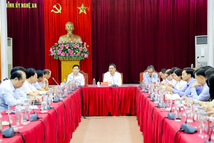 Thường trực Tỉnh uỷ Nghệ An làm việc với Lớp bồi dưỡng cán bộ dự nguồn cấp uỷ tỉnh Bắc Giang