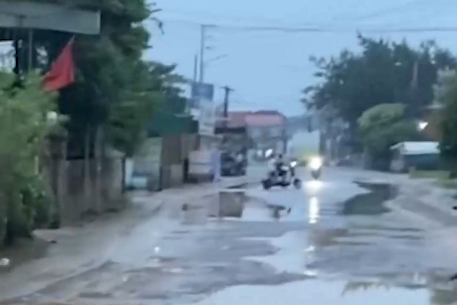 Chi chít ổ voi, ổ gà trên đường liên xã ở Nghi Lộc