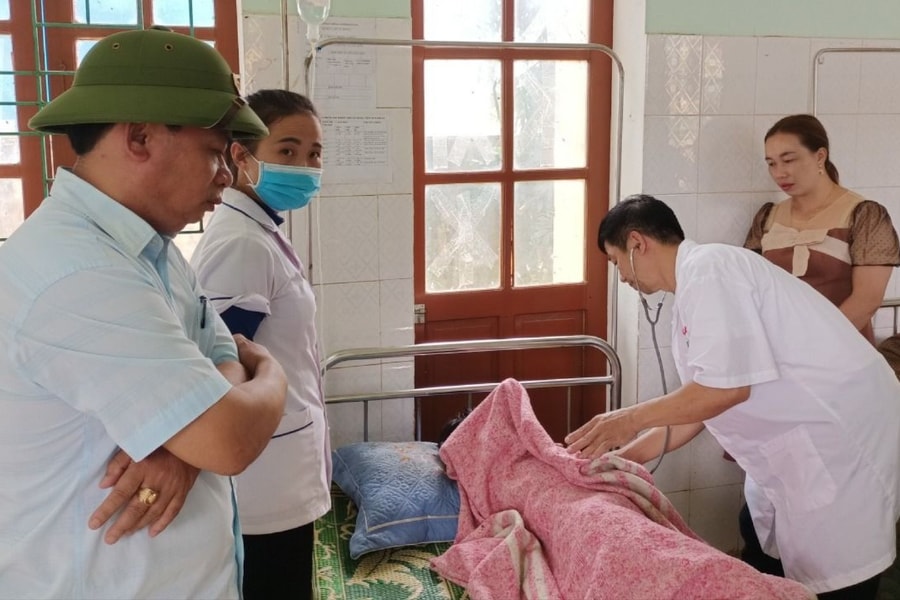 Cứu sống 1 học sinh ăn lá ngón tự tử