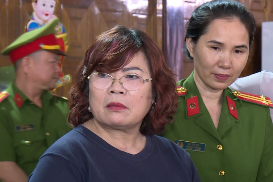 Video: Khởi tố nữ bị can về tội buôn lậu