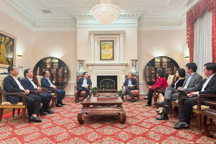 Đoàn công tác tỉnh Nghệ An thăm và làm việc với Đại sứ quán Việt Nam tại Hoa Kỳ