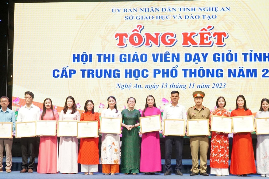 Nghệ An công nhận 687 giáo viên dạy giỏi tỉnh cấp trung học phổ thông năm 2023