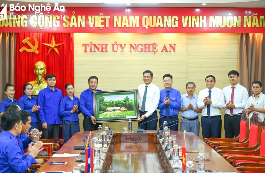 Nghệ An ban hành Quy định về tổ chức các chuyến công tác, tham dự các buổi lễ, tiếp khách của lãnh đạo tỉnh