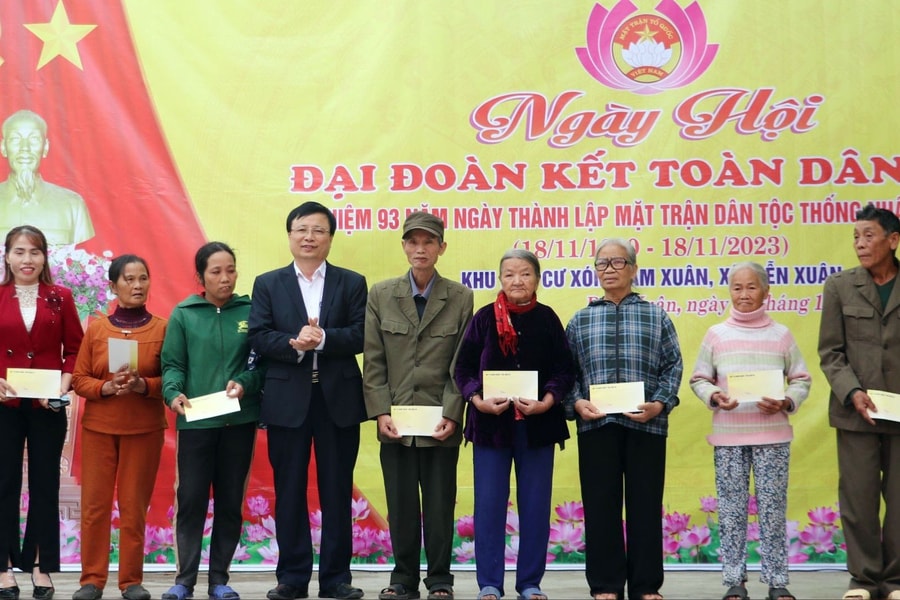 Phó Chủ tịch UBND tỉnh Bùi Đình Long dự Ngày hội Đại đoàn kết toàn dân tộc với nhân dân xã Diễn Xuân (Diễn Châu)