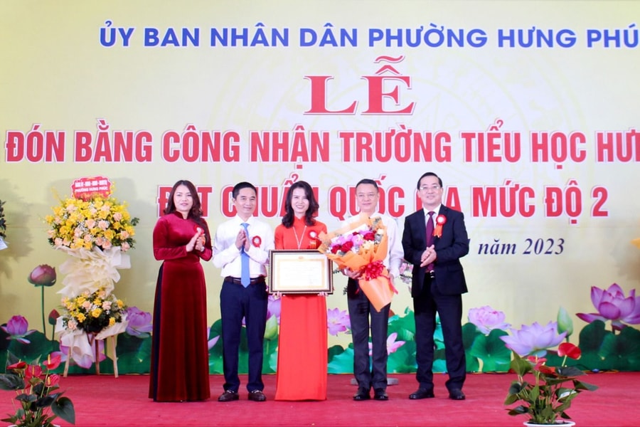 Trường Tiểu học Hưng Phúc đón bằng công nhận đạt chuẩn Quốc gia mức độ 2