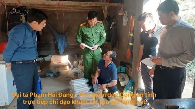 Công an phát hiện 'kho mìn' dưới phản ngủ của công nhân