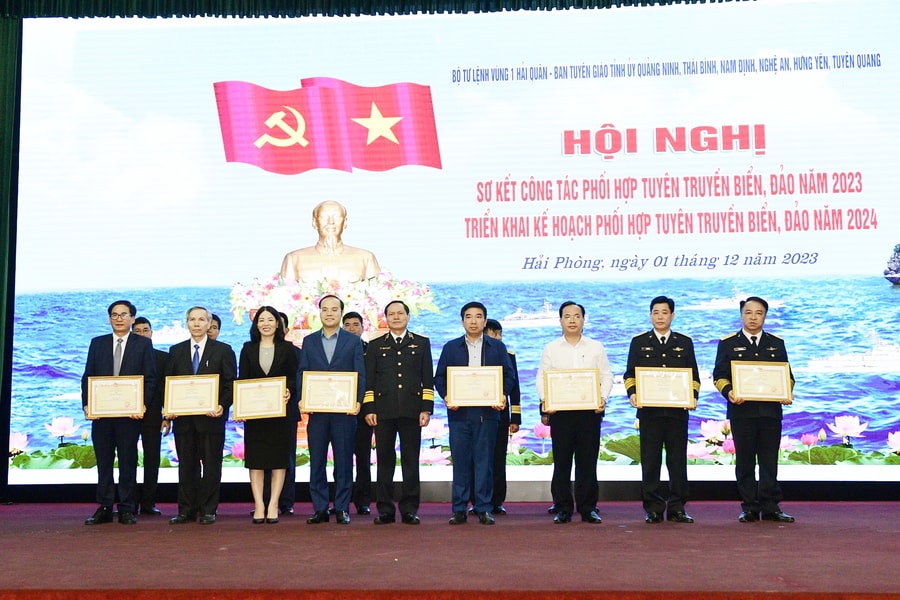Bộ Tư lệnh Vùng 1 Hải quân và ban tuyên giáo tỉnh uỷ 6 tỉnh sơ kết công tác phối hợp tuyên truyền biển, đảo