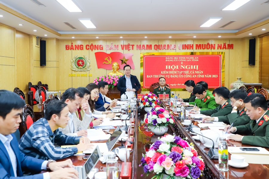 Chủ tịch UBND tỉnh Nguyễn Đức Trung dự chỉ đạo hội nghị kiểm điểm tập thể Ban Thường vụ Đảng ủy Công an tỉnh Nghệ An