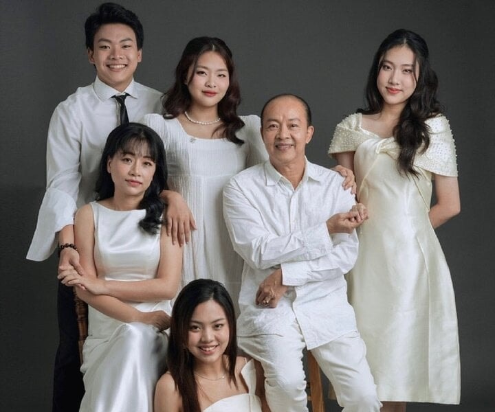 NSƯT Đức Hải 62 tuổi thu nhập trăm triệu/tháng, sống an nhàn bên vợ và 4 con