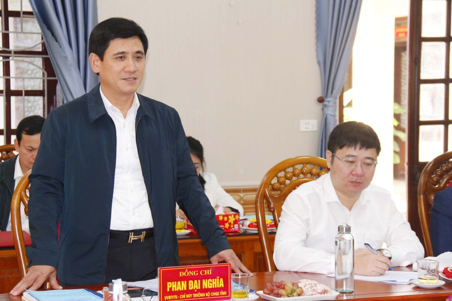 Chỉ huy trưởng Bộ Chỉ huy Quân sự tỉnh dự Hội nghị kiểm điểm tập thể, cá nhân Ban Thường vụ Huyện ủy Quế Phong