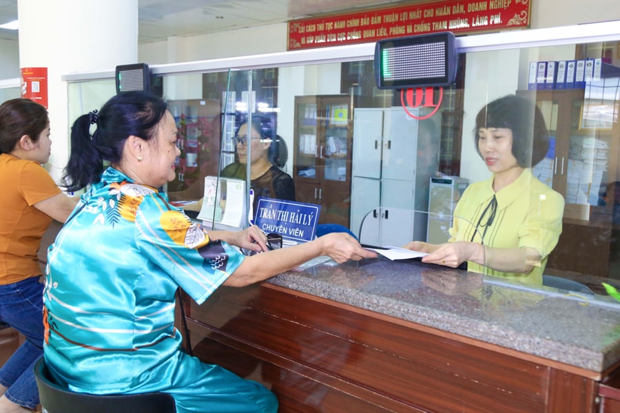 Không yêu cầu nộp, xuất trình sổ hộ khẩu, sổ tạm trú khi thực hiện thủ tục hành chính của ngành Bảo hiểm xã hội