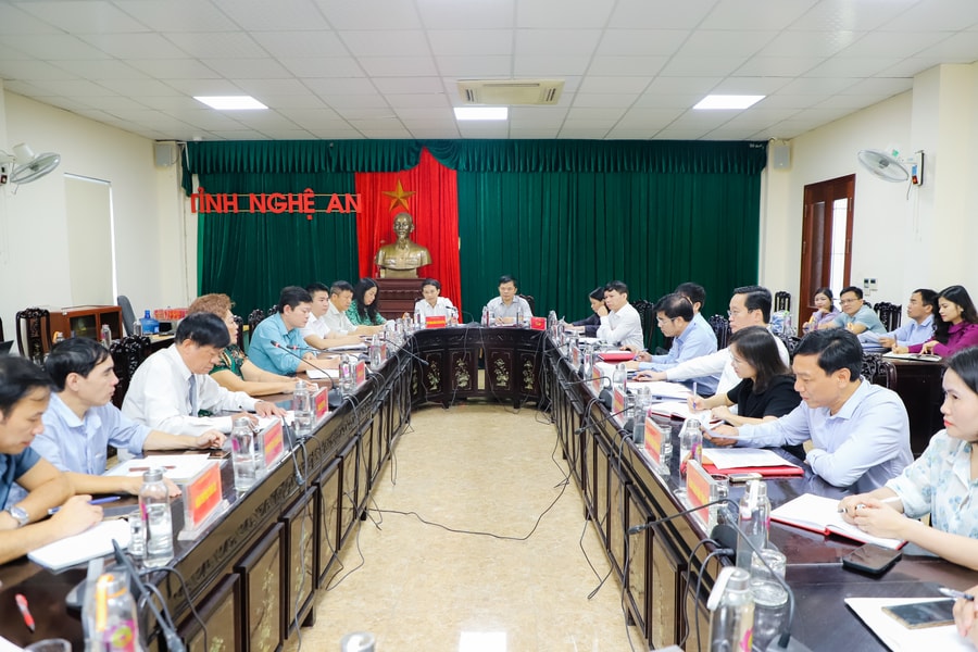 Chủ tịch UBND tỉnh Nghệ An Nguyễn Đức Trung chủ trì phiên tiếp công dân định kỳ tháng 12/2023