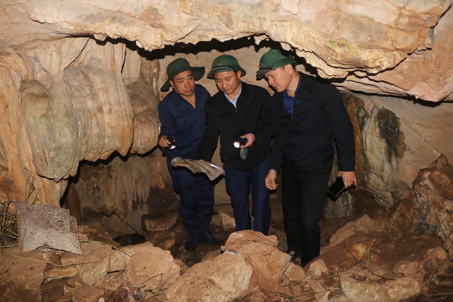 Kiểm tra công tác tìm kiếm, cất bốc hài cốt liệt sĩ tại tỉnh Xiêng Khoảng (Lào)