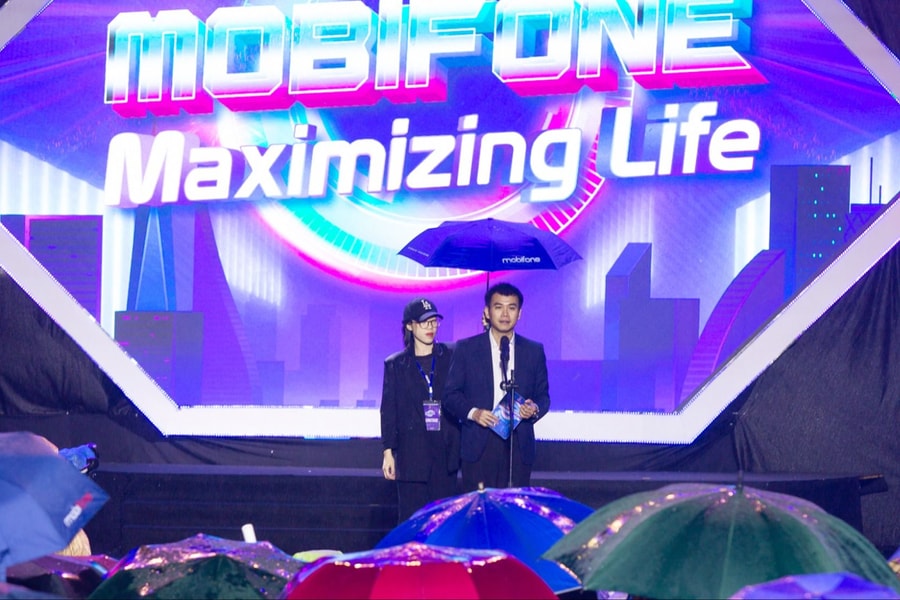 Sức nóng đêm nhạc ‘Maximizing Life’ của MobiFone tại TP. Vinh 
