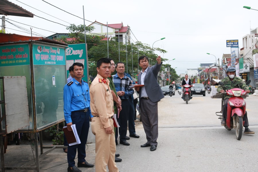 Nghệ An kiên quyết không để xảy ra tình trạng 'bắt cóc bỏ đĩa', tái lấn chiếm hành lang an toàn giao thông