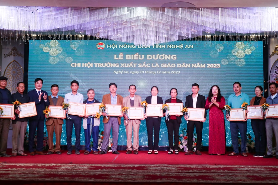 Nghệ An biểu dương 42 chi hội trưởng nông dân giáo dân xuất sắc