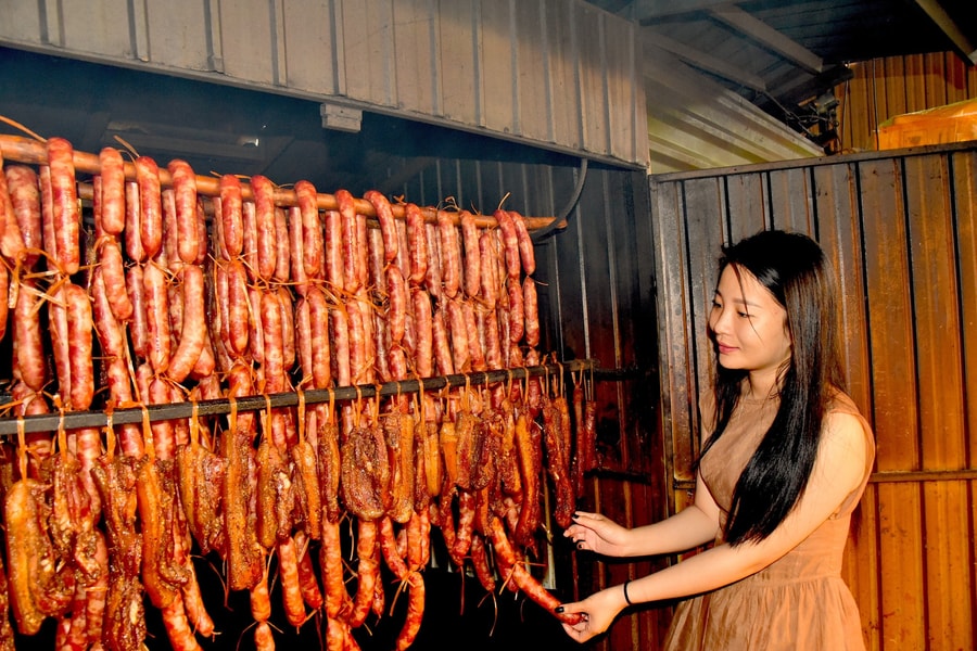 Người dân miền Tây Nghệ An đẩy mạnh sản xuất và tiêu thụ đặc sản Tết qua mạng