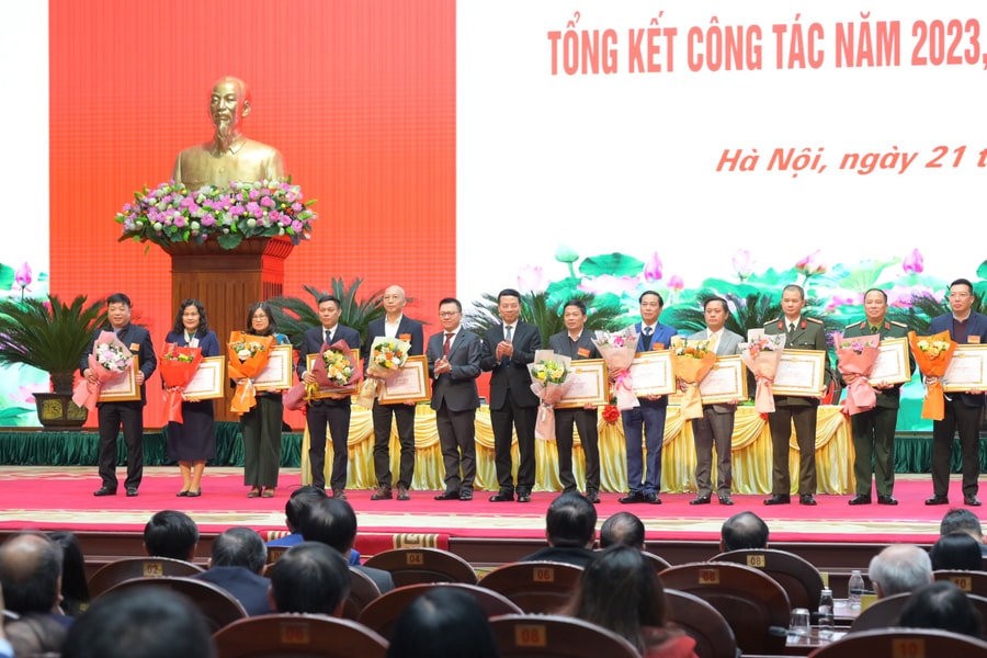 Báo Nghệ An được tặng Bằng khen tại Hội nghị Tổng kết công tác báo chí toàn quốc năm 2023, triển khai nhiệm vụ năm 2024