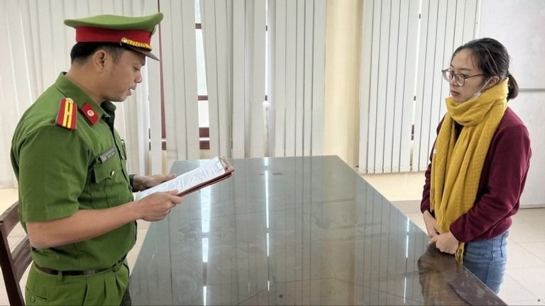 Mất hơn 1 tỷ đồng thuê người mang thai hộ nhưng nhận con không cùng huyết thống