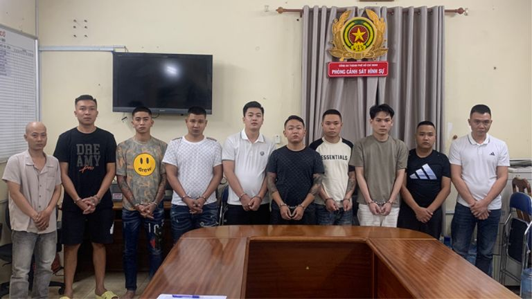 Bắt băng nhóm cho vay nặng lãi 550%/tháng, tạt chất bẩn để đòi nợ