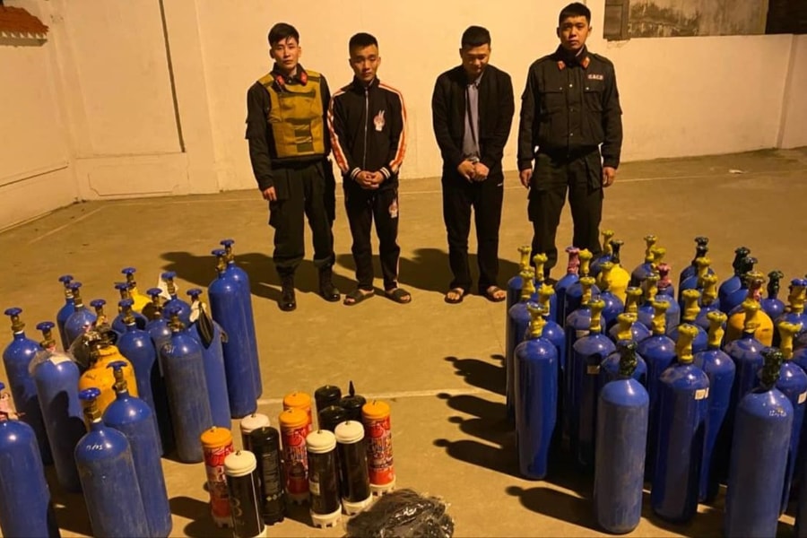 Phát hiện 2 đối tượng vận chuyển hóa chất nguy hiểm trong đêm