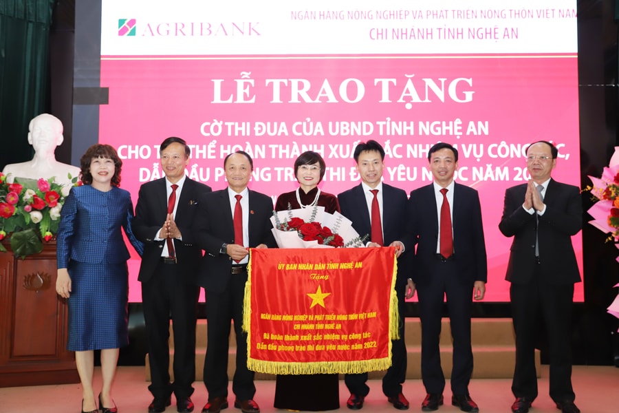 Agribank chi nhánh tỉnh Nghệ An đoạt giải Nhì thi đua toàn hệ thống năm 2023