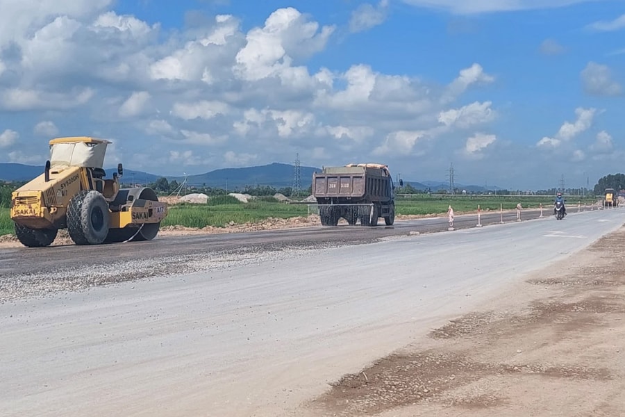 Sở GTVT trả lời ý kiến cử tri về việc nhiều tuyến đường giao thông xuống cấp, hư hỏng, thi công dang dở