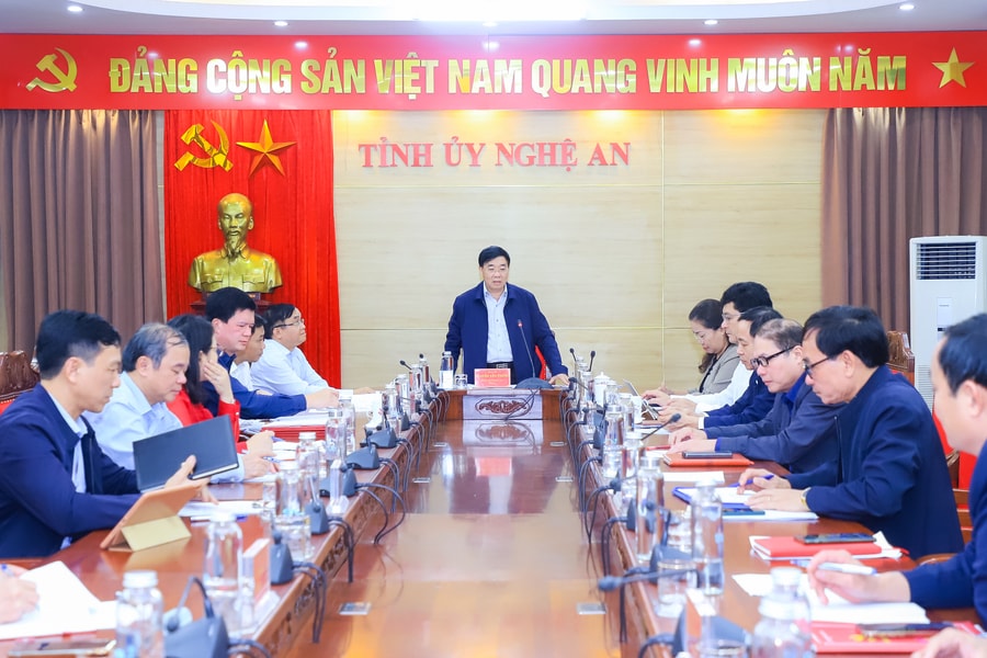 Thường trực Tỉnh ủy Nghệ An giao ban với các cơ quan tham mưu, giúp việc