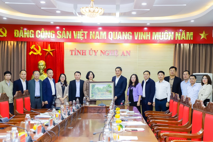Thường trực Tỉnh uỷ làm việc với đoàn công tác Thông tấn xã Việt Nam