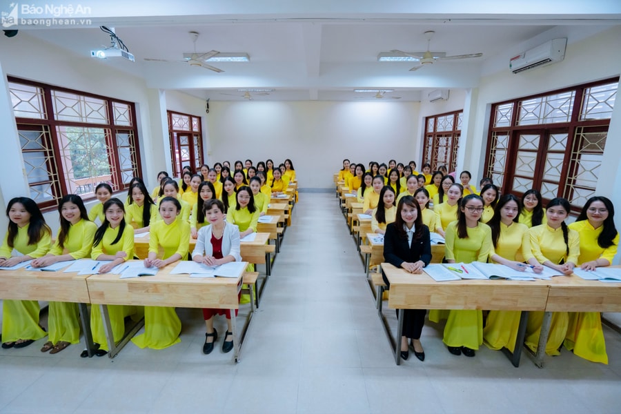 Trường Đại học Vinh hoàn thành chi trả sinh hoạt phí năm 2023 cho sinh viên sư phạm