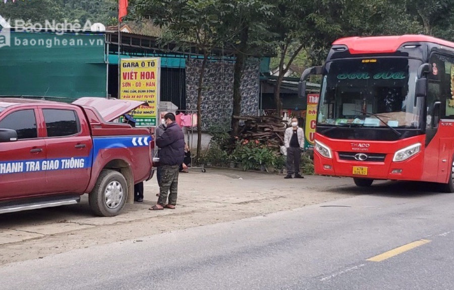Từ vụ tai nạn nghiêm trọng khiến 2 vợ chồng tử vong tại Hưng Nguyên: Cần mạnh tay với xe khách chạy trái tuyến!