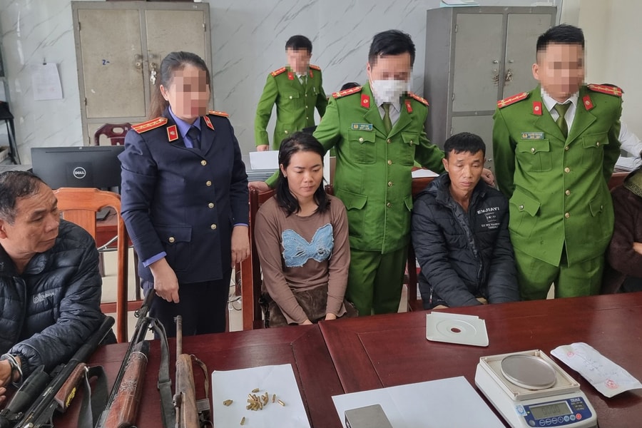 Bắt 4 đối tượng mua bán ma tuý có sử dụng vũ khí nóng