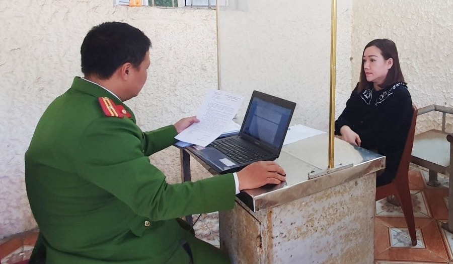 Vỡ nợ vì chơi 'tiền ảo', người phụ nữ lừa đảo chiếm đoạt gần 7,5 tỷ đồng