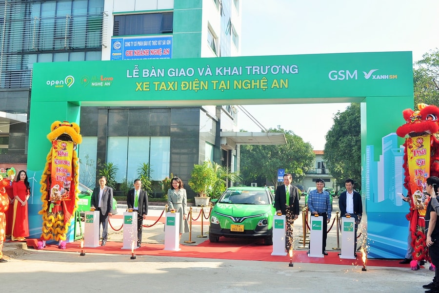 Ra mắt xe taxi điện tại Nghệ An