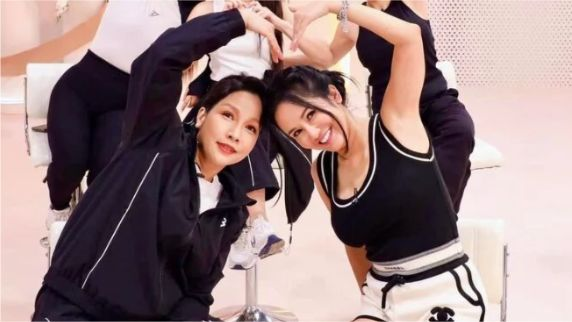 Diva Hồng Nhung tiết lộ mối quan hệ với Mỹ Linh