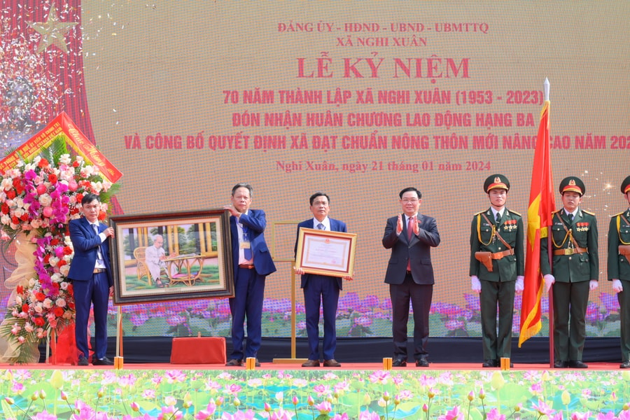 Chủ tịch Quốc hội Vương Đình Huệ dự kỷ niệm 70 năm thành lập, đón nhận Huân chương Lao động hạng Ba, đạt NTM nâng cao của xã Nghi Xuân, Nghi Lộc