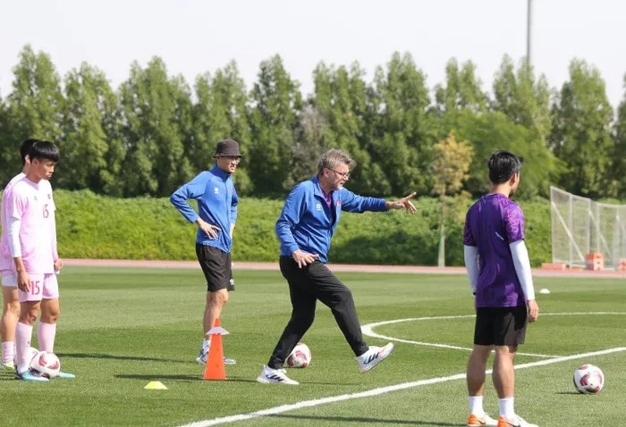 Lãnh đạo VFF động viên thầy trò HLV Philippe Troussier; Nhiều hạt giống bị loại khỏi Australia Open