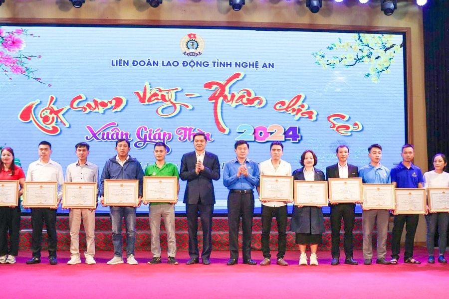 Gần 500 công nhân, người lao động Nghệ An được tặng quà tại Chương trình 'Tết sum vầy - Xuân chia sẻ' 2024