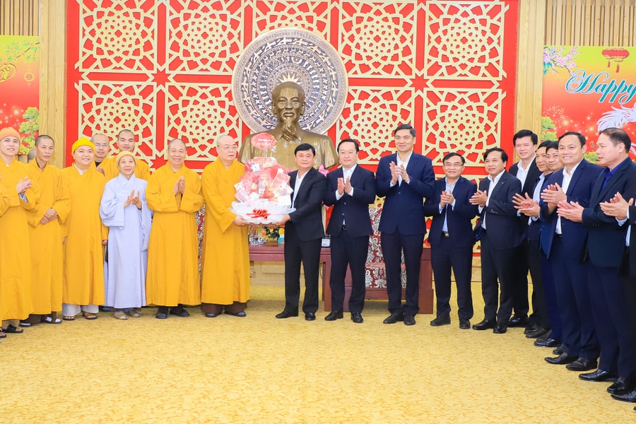 Ban Trị sự Giáo hội Phật giáo Việt Nam tỉnh Nghệ An chúc mừng Tỉnh ủy, HĐND, UBND tỉnh nhân dịp Xuân Giáp Thìn 2024