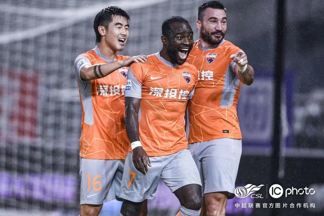 Câu lạc bộ huấn luyện viên Troussier từng cầm quân tuyên bố giải thể; Hoàng Đức bình phục 95%, có thể trở lại thi đấu trước Tết