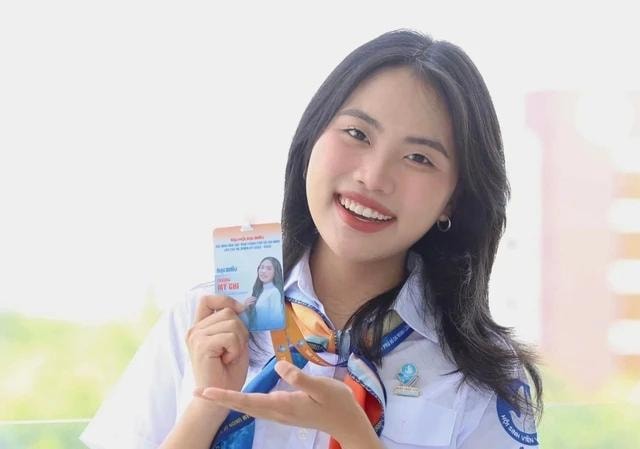 Phương Mỹ Chi lên tiếng về tin đồn bỏ học đại học