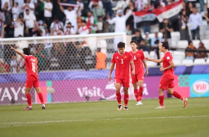 Cựu tuyển thủ Nguyễn Tuấn Phong: ‘Hãy cho ông Troussier thêm thời gian!’; Hàn Quốc tránh được Nhật Bản ở vòng 1/8