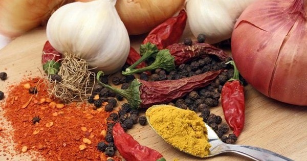 6 thực phẩm cay giảm nghẹt mũi và đau đầu do viêm xoang khi trời lạnh