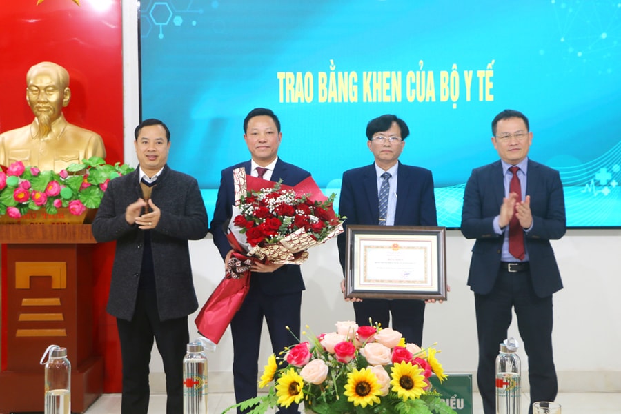 Bệnh viện đa khoa Minh An triển khai nhiệm vụ năm 2024 và nhận Bằng khen của Bộ Y tế