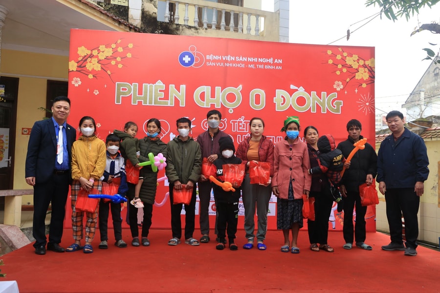 Bệnh viện Sản Nhi Nghệ An tổ chức 'Phiên chợ 0 đồng - Chợ Tết trao yêu thương'