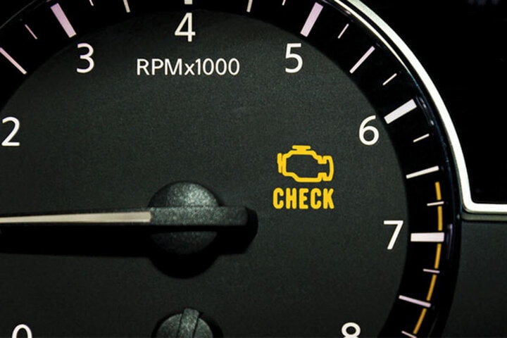Nguyên nhân đèn Check Engine ô tô báo sáng và cách khắc phục