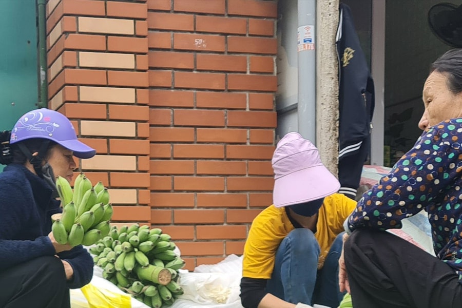 Chuối thắp hương Tết giá 300 ngàn đồng một nải vẫn 'đắt hàng'