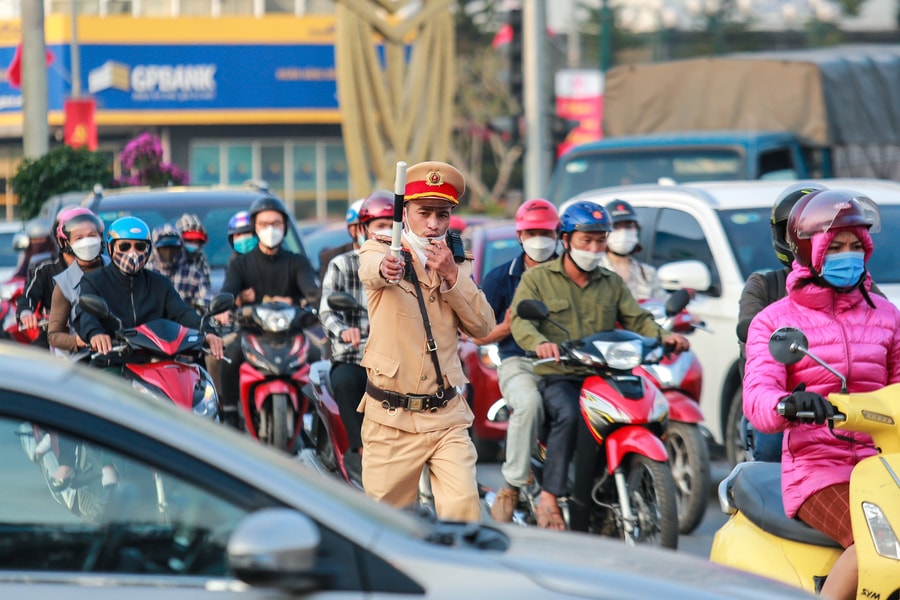 Thủ tướng: CSGT cần chuyển trạng thái, tăng cường hướng dẫn và giúp đỡ dân