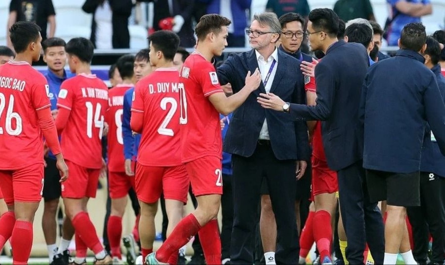 FIFA chốt địa điểm Đội tuyển Việt Nam quyết đấu Đội tuyển Indonesia; Quan chức Hàn Quốc kêu gọi bổ nhiệm huấn luyện viên Park Hang-seo thay Klinsmann