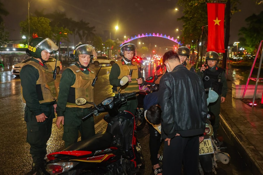 Đêm Giao thừa, Công an Nghệ An phát hiện 59 đối tượng sử dụng pháo trái phép 